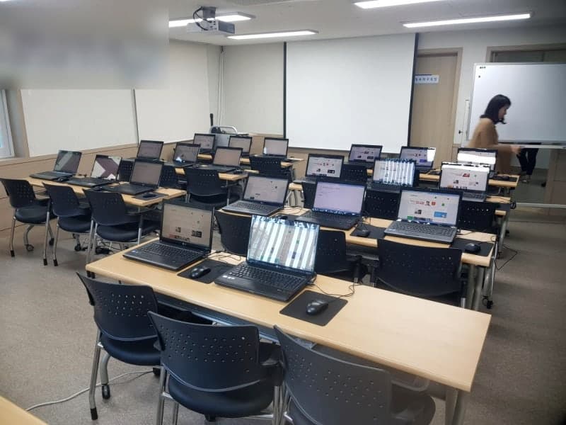 강의실 노트북 대량 배치 완료