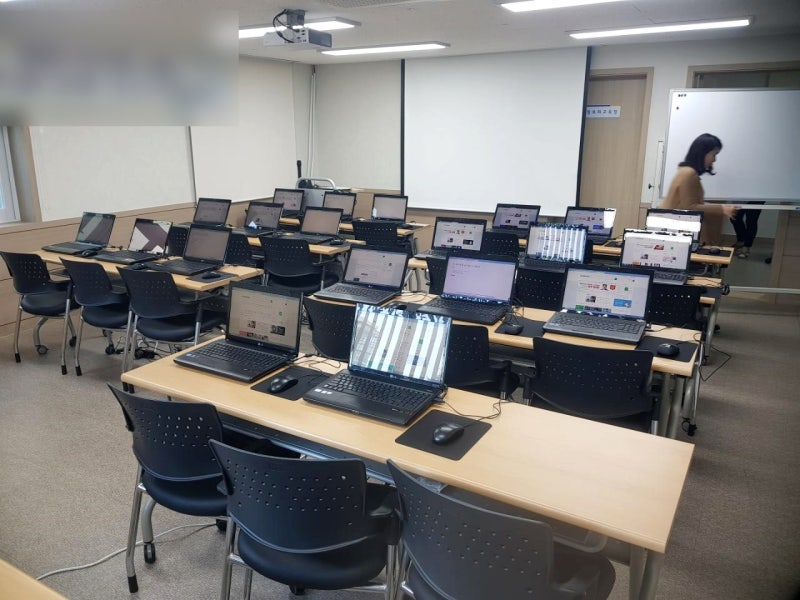 강의실 노트북 대량 배치 완료